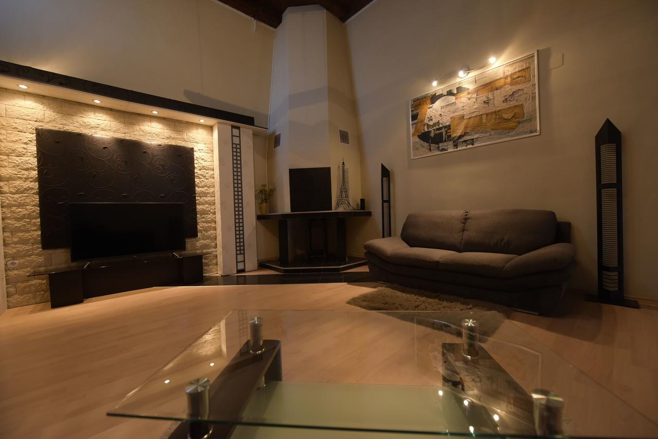 H&V Residence - Split Level Apartment Arad Extérieur photo